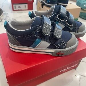 See Kai run navy/teal size 6 tennis shoes.